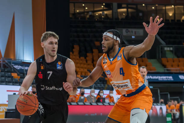 场取得领先 场取得领先